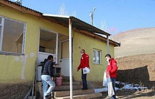 Kızılay’dan görme engelli kardeşlere saz teli...