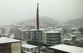 Kızılcahamam yağan karla beyaza büründü