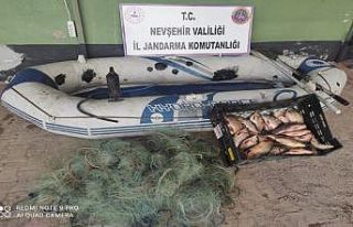 Kızılırmak’ta kaçak balık avlayan 2 kişi yakalandı