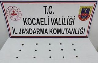 Kocaeli’de durdurulan araçta 25 adet tarihi sikke...