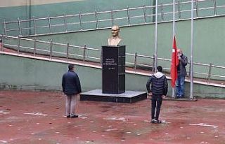 Kocaeli’deki bayrak törenine, vatandaşlar da kaldırımlardan...