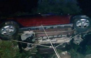 Kontrolden çıkan otomobil takla attı