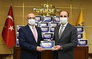 Konya Büyükşehir’den eğitime 10 bin tablet desteği