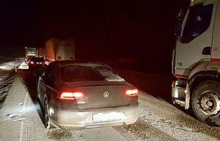 Kop Dağı Geçidi’nde kar yağışı ve sis etkili...