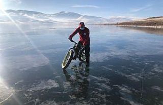Korona Çıldır Gölü’nü sessiz bıraktı