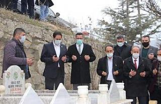 Koronadan ölen başkan, mezarı başında anıldı