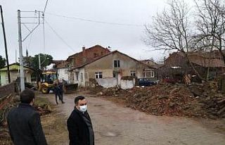 Köylerdeki metruk binalar yıkılıyor