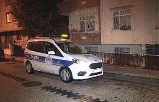 Küçükçekmece’de istinat duvarı çöktü, bir...
