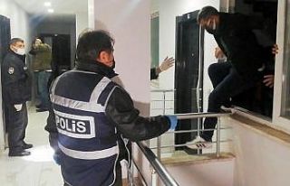 Kumar baskınında çatıdan kaçmaya çalışanlar...