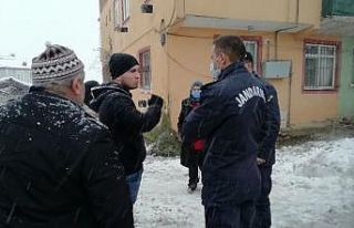 Kuş avlamak isterken akrabasını yaraladı