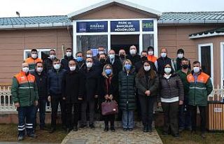 Kuşadası Belediyesi Park ve Bahçe çalışanları...