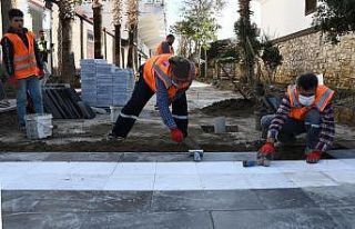 Kuşadası çarşıları yeni sezona yenilenen yüzüyle...