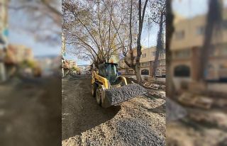 Kuşadası çarşındaki çalışmalar sokağa çıkma...