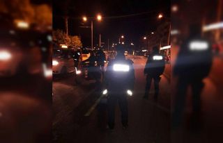 Kuşadası’nda otele kumar operasyonu, 5 kişi gözaltına...