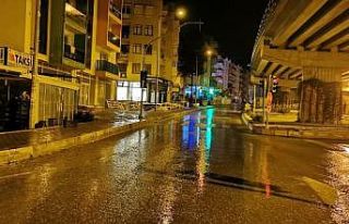 Kuşadası’nda sağanak sonrası istinat duvarı...