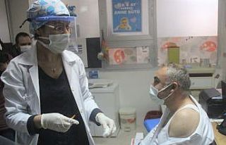 Kütahya’da 153 aşı odası kuruldu, sağlık çalışanları...