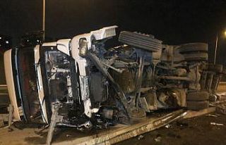 Kuzey Marmara Otoyolu’nda TIR devrildi