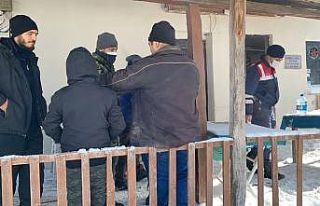 Mağaraya sığınıp tipide hayatta kaldılar...8...
