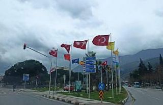Manisa Büyükşehir Belediyesinden bayrak hassasiyeti