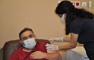 Manisa Şehir Hastanesinde sağlık çalışanlarına...