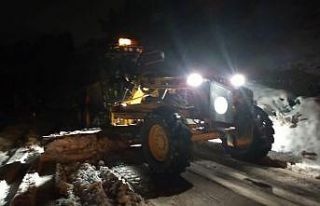 Manisa’da karla mücadele gece boyunca devam etti