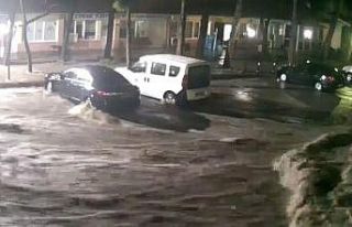 Manisa’da sel felaketinin şiddeti güvenlik kamerasına...