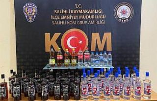 Manisa’da şüpheli araçtan kaçak içki çıktı