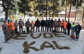 Manisa’da temizlik işçilerinden ’Evde kal’...