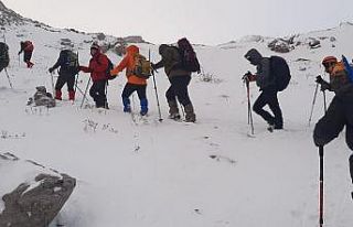 Manisalı dağcılar 2998 metrede