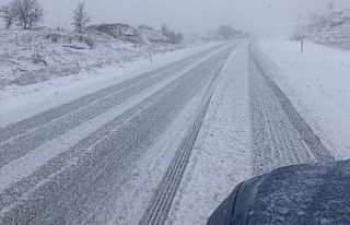 Mardin-Midyat yolunda karda araçlar mahsur kaldı