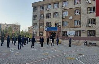 Mardin’de bayrak töreni eşliğinde İstiklal Marşı...