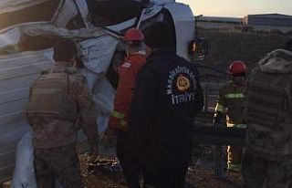 Mardin’de kontrolden çıkan araç refüje çarptı:...