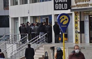 Mardin’de ’Korona’ kuyruğu