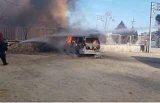Mardin’de park halindeki minibüs küle döndü