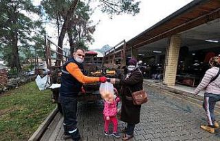 Marmaris’te toplanan turunçlar vatandaşlara dağıtıldı
