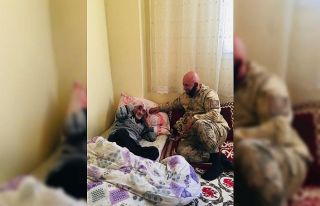 Mehmetçikten yaşlılara ziyaret