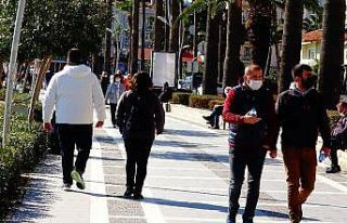 Memlekette kış, Marmaris’te bahar havası