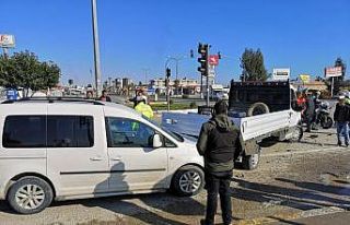 Mersin’de kavşaktaki kazada 4 araç birbirine girdi:...