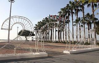 Mersin’de yılın ilk günü cadde ve sokaklar boş...