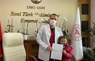 Minik yüreğinden geçenleri sağlık çalışanları...