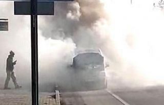 Motor kaputundan dumanlar çıkan araç hareketli...