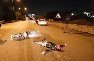 Motosiklet devrildi, sürücü ölümden döndü