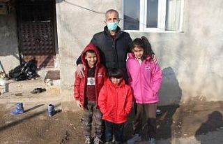 Muhtar Başaran’dan ihtiyaç sahiplerine kıyafet...