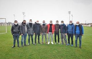 Nazilli Belediyespor’a ikinci yarı öncesi baklava...
