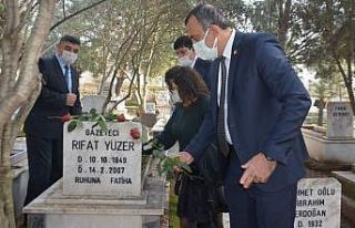 Nazillili merhum gazeteciler mezarları başında...