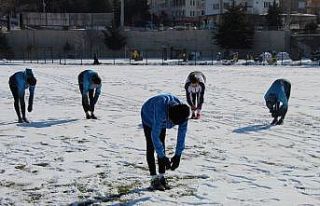 Nevşehirli atletler dondurucu soğukta şampiyonaya...