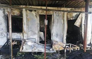 Odun sobasından çıkan yangın evi kül etti