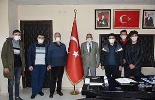 Öğrenciler kanatlı hayvan yetiştiriciliği işine...