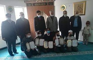 Öğrencilere hafızlık belgeleri verildi