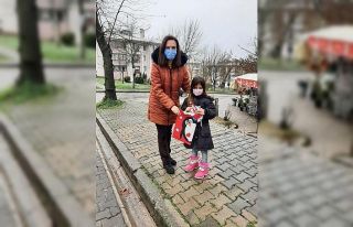 Öğrencileri okula gelmeyince karnelerini evlere...